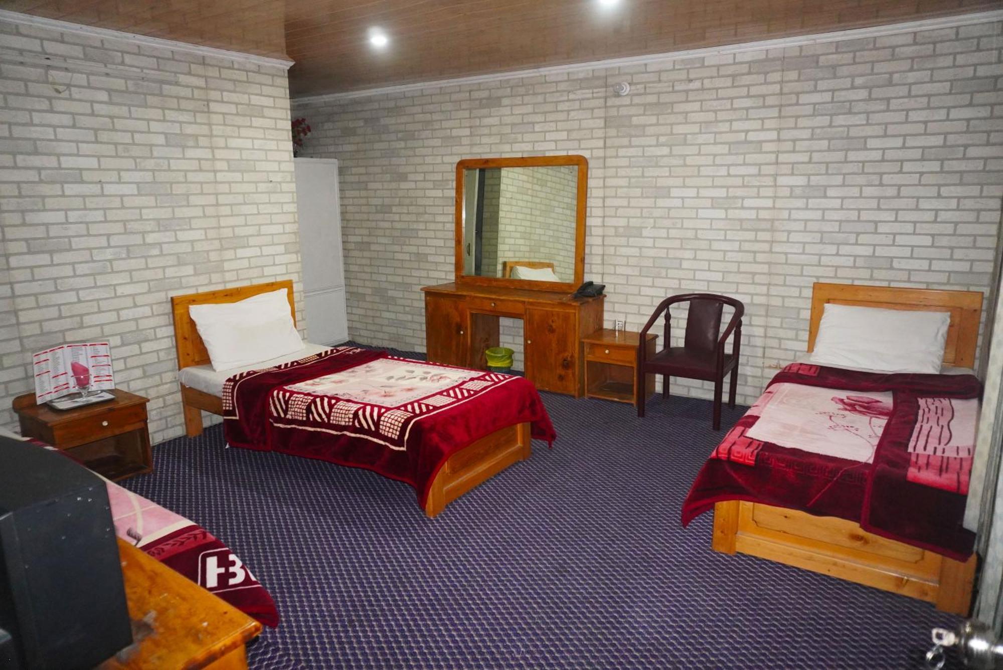 Hotel Dewanekhas Skardu Exteriör bild