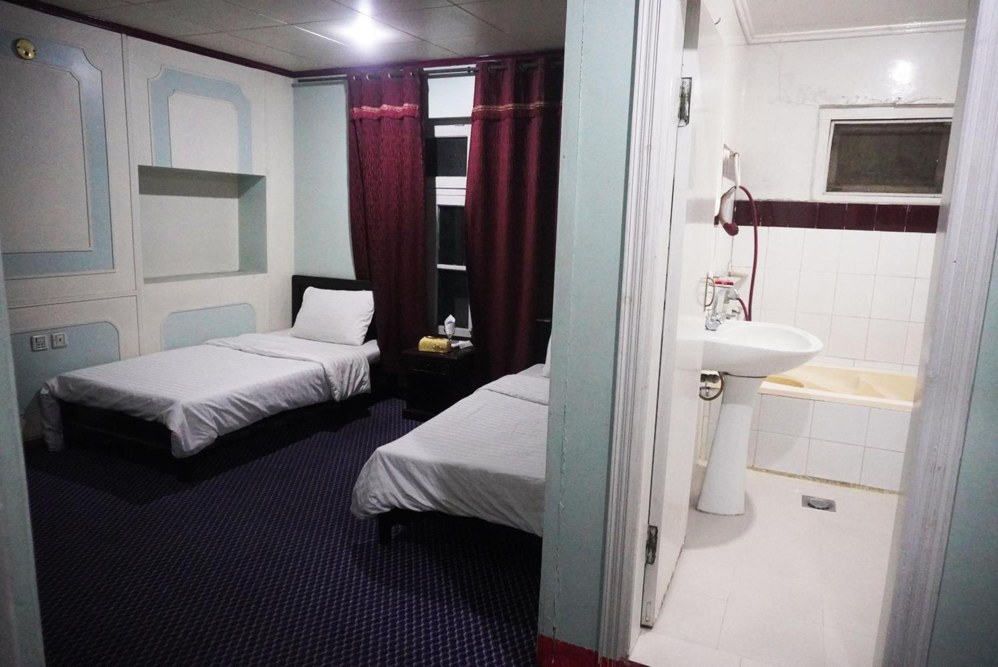 Hotel Dewanekhas Skardu Exteriör bild