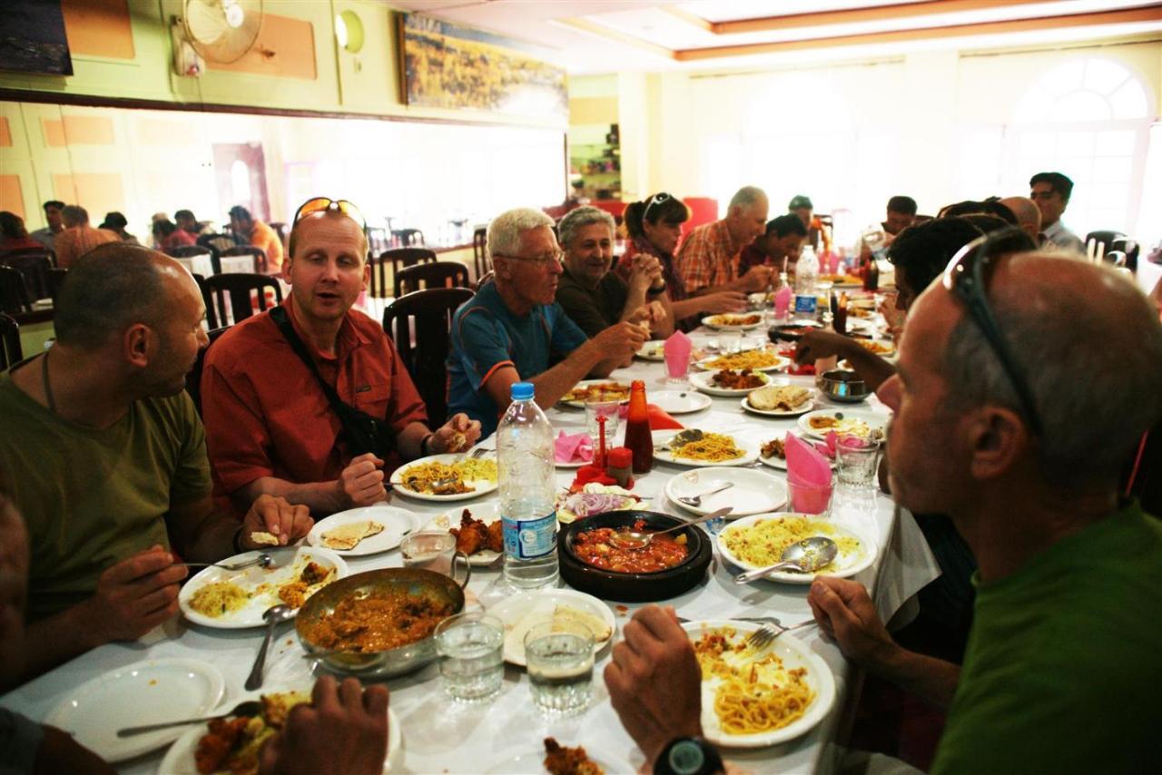 Hotel Dewanekhas Skardu Exteriör bild